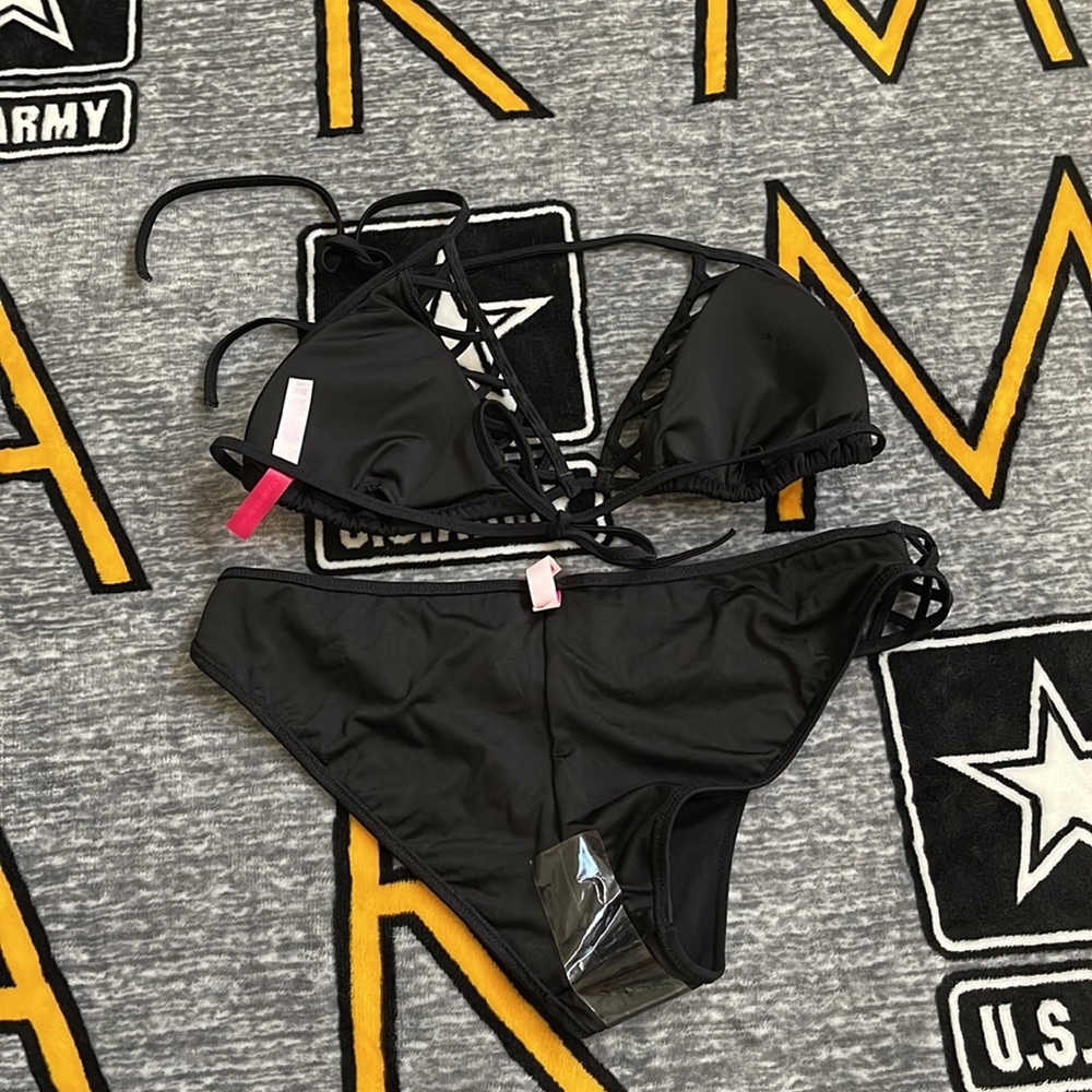 Victoria’s Secret Swimsuit. - Picture 3 of 4